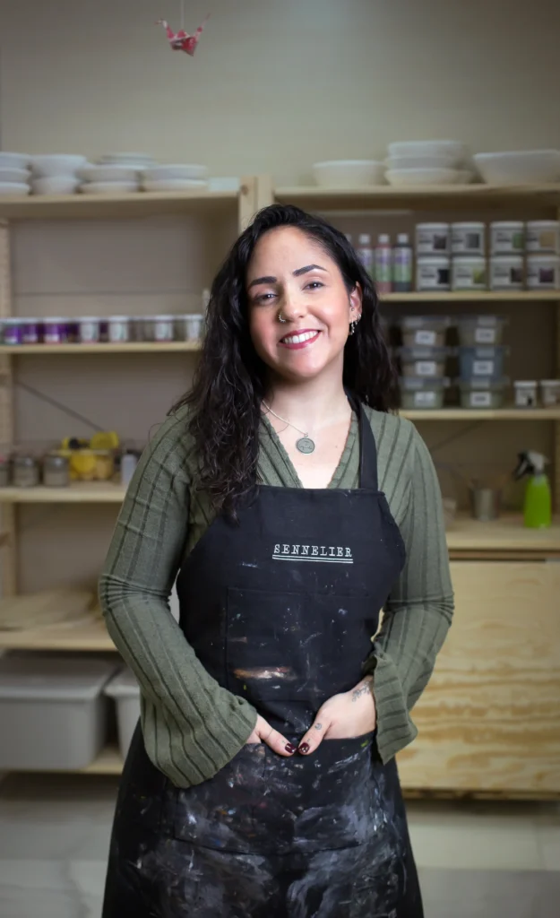 Nuria Spinola, profesora de los talleres creativos de Con S Líquida en Sevilla Este